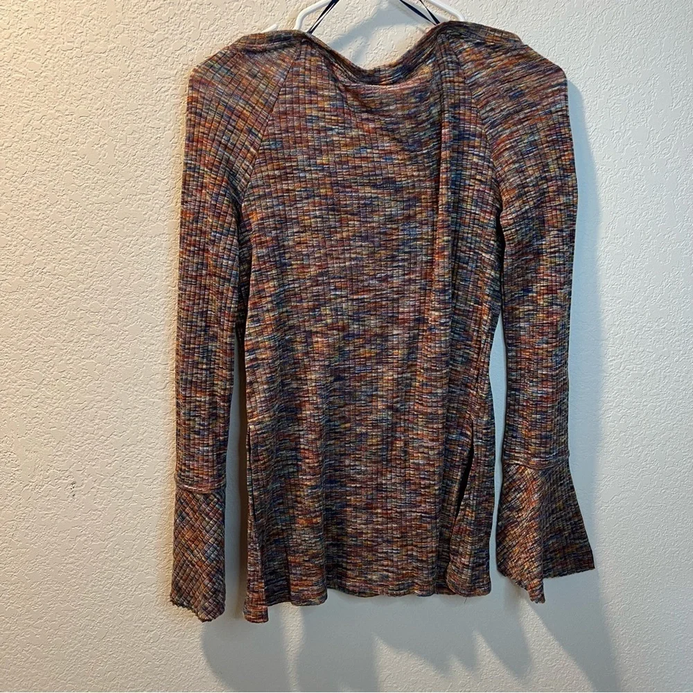 Women’s Akemi & Kin multicolored ribbed belle sleeve sweater top size M - Picture 7 of 7
